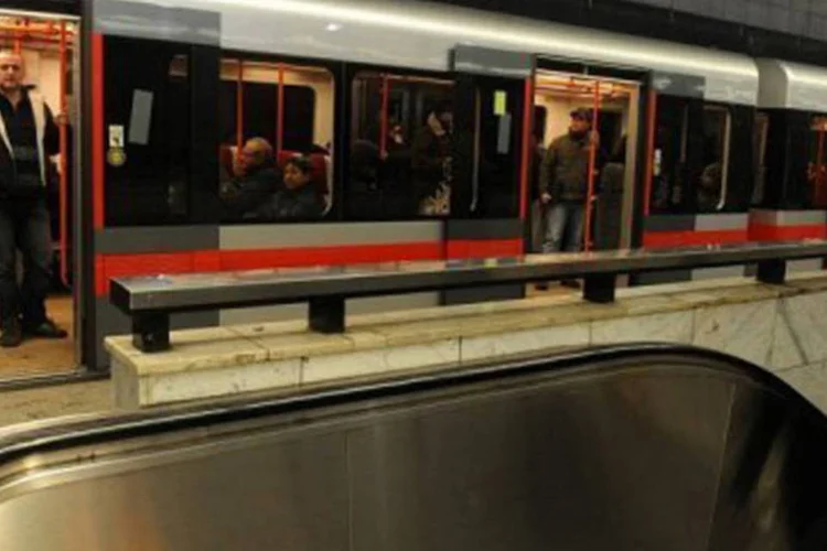 
	Metr&ocirc; de Praga: algumas pessoas interrogadas nesta sexta-feira pelo jornal Dnes manifestaram suas reservas em rela&ccedil;&atilde;o &agrave; ideia
 (Michal Cizek/AFP)