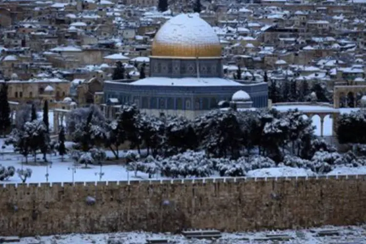 
	Vista da mesquita de Al-Aqsa, na Cidade Velha de Jerusal&eacute;m: as autoridades disseram que a visita foi adiada
 (Menahem Kahana/AFP)