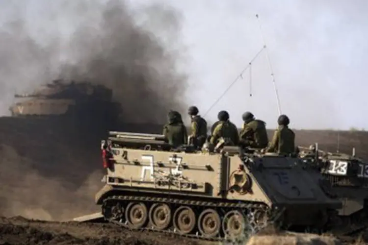 
	Tropas israelenses durante exerc&iacute;cio militar nas Colinas de Gol&atilde;
 (Menahem Kahana/AFP/AFP)