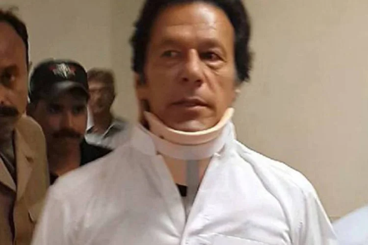 
	Khan, l&iacute;der do partido Pakistan Tehreek-e-Insaf (Movimento pela Justi&ccedil;a, PTI): o paciente ainda precisa de repouso por duas semanas
 (AFP)