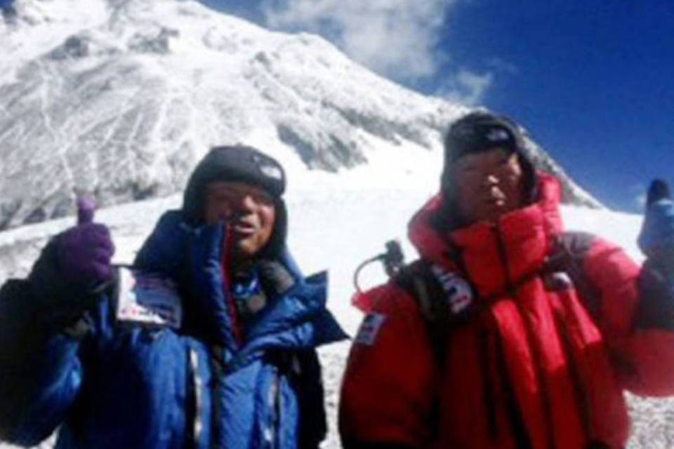 Japonês de 80 anos escala o Everest e bate recorde mundial