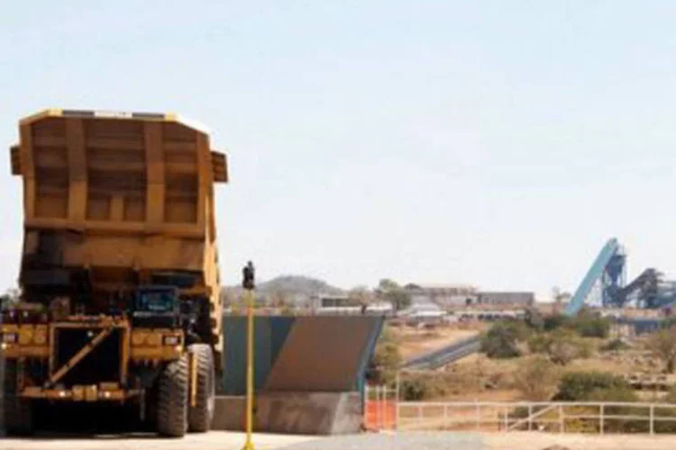 
	Mina da Vale no norte de Mo&ccedil;ambique: algumas pessoas foram obrigadas a se mudar para uma dist&acirc;ncia de 40 km dos mercados nos quais vendiam seus produtos
 (Johannes Myburgh/AFP)