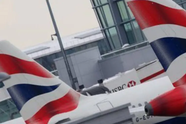 
	Avi&otilde;es da British Airways no Aeroporto de Heathrow: aeroporto de Heathrow, em Londres, disse que 130 voos foram cancelados, a maioria entre 6h e 11h
 (Andrew Cowie/AFP)