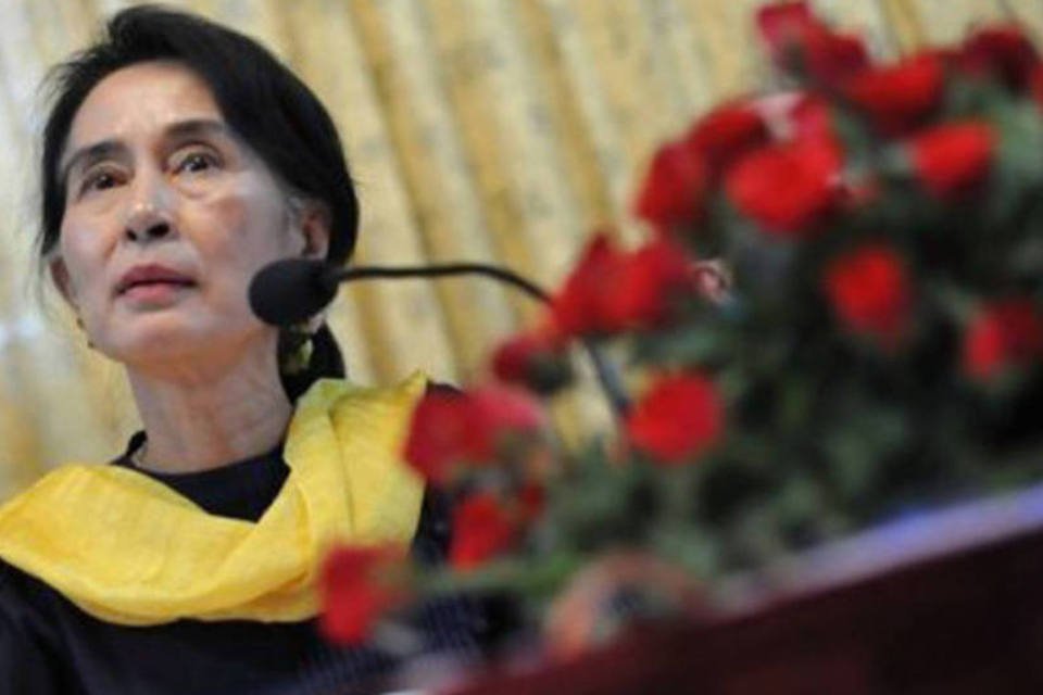 Mudança política em Mianmar é insuficiente, diz Nobel da paz