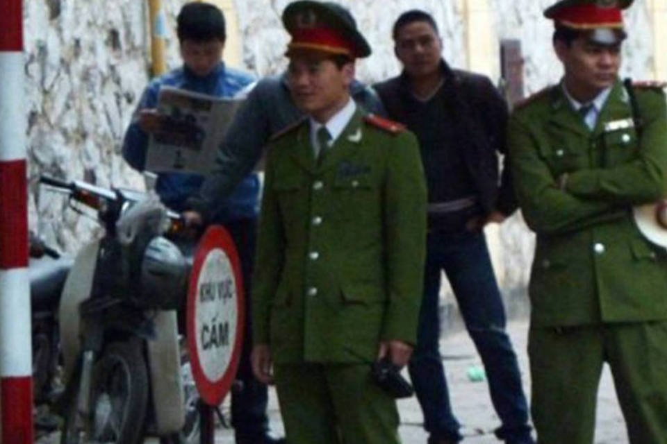 Blogueiro crítico do regime vietnamita é preso