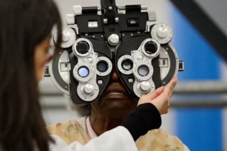 
	A Bausch &amp; Lomb &eacute; especializada na fabrica&ccedil;&atilde;o de lentes de contato e de produtos usados na sua manuten&ccedil;&atilde;o
 (Kevork Djansezian/AFP)