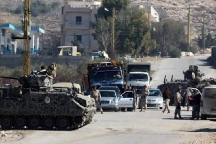
	Posto de controle militar em Arsal em fevereiro de 2013: o incidente desta ter&ccedil;a-feira &eacute; o mais violento a envolver o Ex&eacute;rcito liban&ecirc;s
 (AFP)