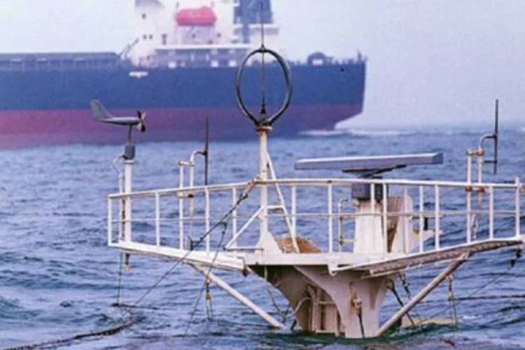 
	Barco indiano que naufragou nas &aacute;guas da Mal&aacute;sia em 1997: muitos passageiros viajavam para casa para o festival de Gawai
 (AFP)
