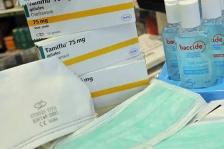 
	Tamiflu: volume de rem&eacute;dios distribu&iacute;do este ano foi seis vezes maior do que o total do ano passado, mas estoque j&aacute; est&aacute; acabando.
 (Miguel Medina/AFP)