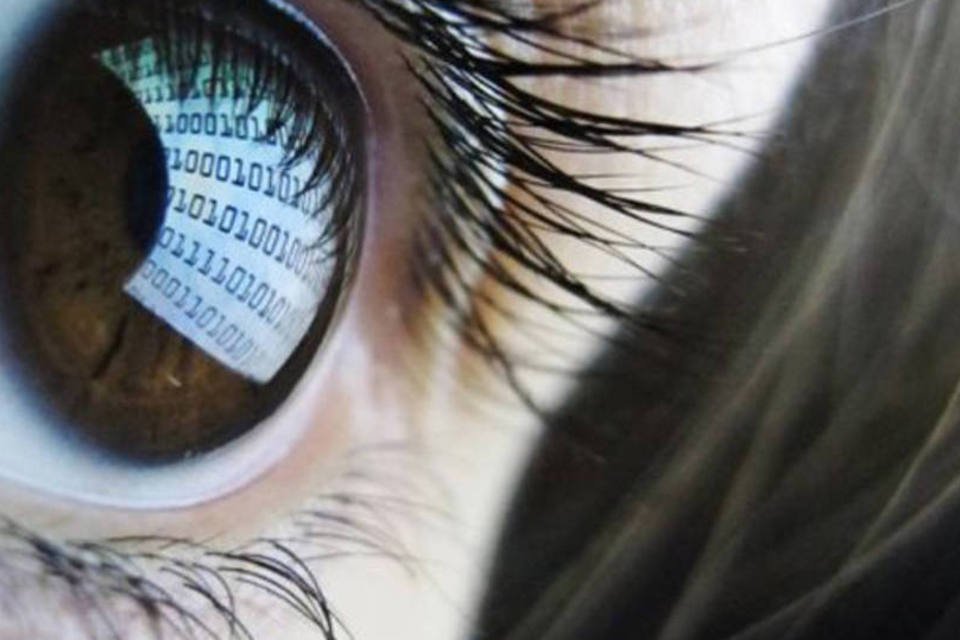 Google quer injetar chip no olho humano