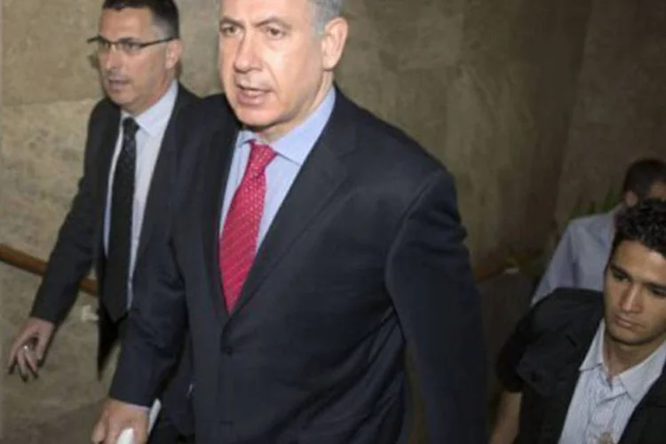 
	O primeiro-ministro Benjamin Netanyahu antes de reuni&atilde;o ministerial em 26 de maio: a determina&ccedil;&atilde;o foi feita depois dos coment&aacute;rios do ministro da Defesa na ter&ccedil;a-feira (Menahem Kahana/AFP)