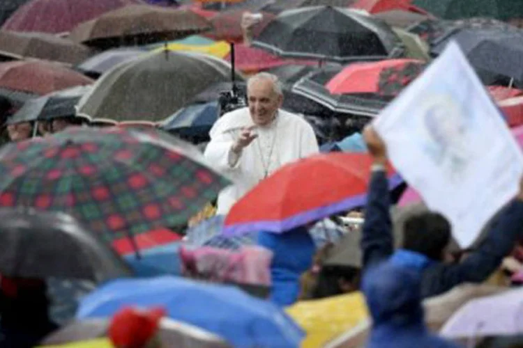
	Papa Francisco: &quot;&eacute; certo, (a Igreja) tem alguns aspectos humanos. Seus pastores t&ecirc;m defeitos, imperfei&ccedil;&otilde;es, pecados. Eu tamb&eacute;m tenho muitos!&quot;, admtiu
 (Andreas Solaro/AFP)