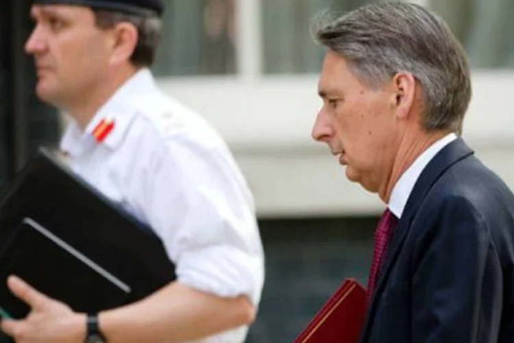 
	O ministro da Defesa, Philip Hammond:&nbsp;&quot;s&atilde;o pessoas suspeitas de assassinar militares brit&acirc;nicos&quot;, disse
 (Leon Neal/AFP)