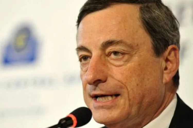 
	Mario Draghi: presidente do BCE afirmou que conflitos pelo mundo atrapalham recupera&ccedil;&atilde;o do euro
 (Samuel Kubani/AFP)