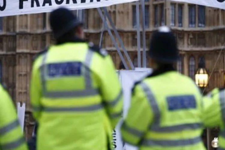 
	Manifesta&ccedil;&atilde;o em frente ao Parlamento, em Londres: a explora&ccedil;&atilde;o do g&aacute;s &eacute; criticada pelos ambientalistas
 (Justin Tallis/AFP)