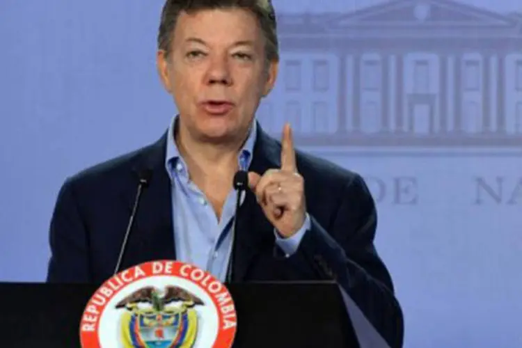 
	Juan Manuel Santos: a proposta do presidente colombiano de fazer um referendo no dia das elei&ccedil;&otilde;es presidenciais de maio foi considerada pelas Farc como &ldquo;oportunista&rdquo;
 (Javier Casella/AFP)