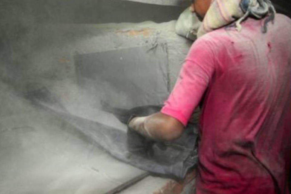 Trabalhadores ficam doentes em fábrica têxtil de Bangladesh