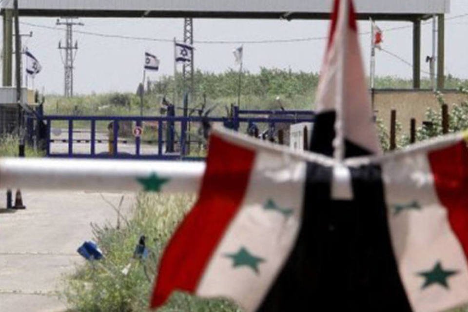 Rebeldes sírios controlam posto na fronteira em Golã