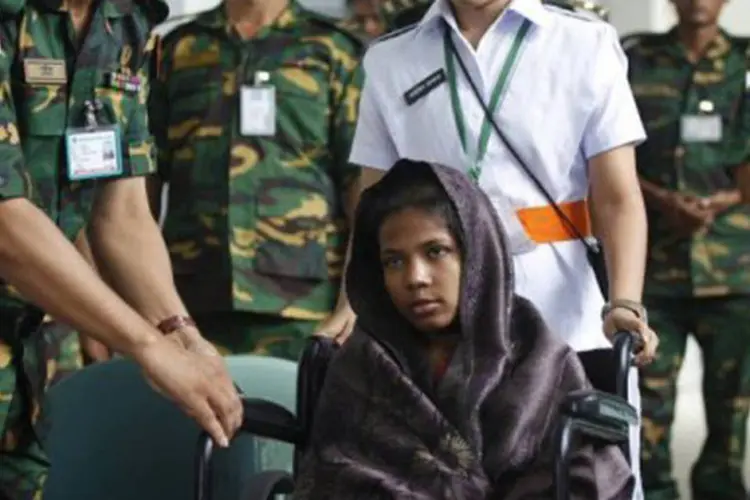 Reshma, que sobreviveu por 17 dias em meio aos escombros, no hospital de Savar no dia 13 de maio
 (AFP)