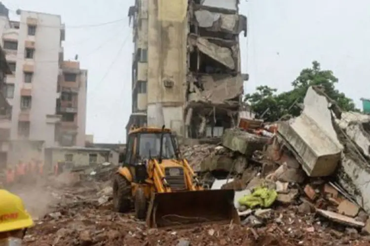 
	Escombros de edif&iacute;cio residencial que desabou em Mumbai: este tipo de acidente &eacute; frequente na &Iacute;ndia
 (Indranil Mukherjee/AFP)