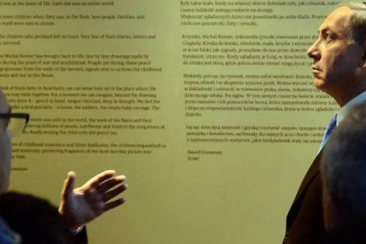
	Netanyahu inaugura a exposi&ccedil;&atilde;o, em Auschwitz-Birkenau: a exposi&ccedil;&atilde;o se estende ao longo de v&aacute;rias galerias e inclui salas multim&iacute;dia
 (Janek Skarzynski/AFP)