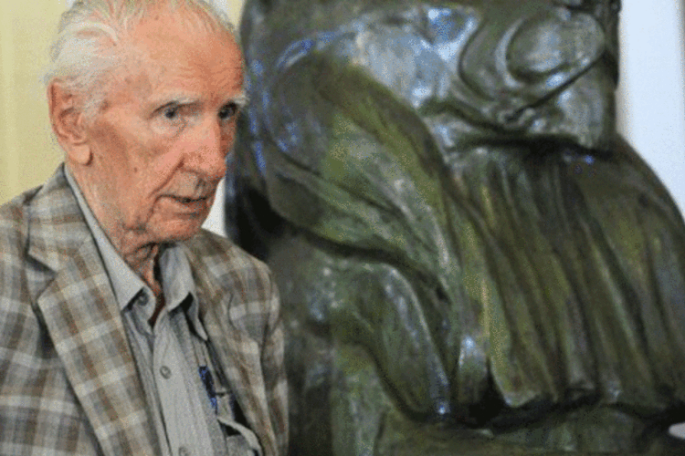 Laszlo Csatary, de 98 anos, que está em prisão domiciliar desde agosto: ele está na lista de supostos criminosos de guerra mais procurados do Centro Simon Wiesenthal (Attila Kisbenedek/AFP)