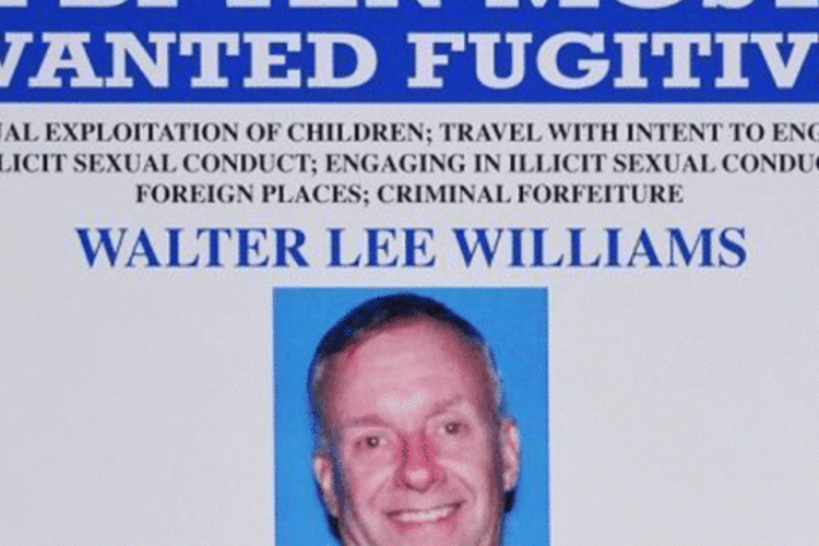 Cartaz do FBI mostra Walter Lee Williams, que era procurado por crimes sexuais: FBI oferecia recompensa de até 100 mil dólares por informações que levassem ao americano (Mandel Ngan/AFP)