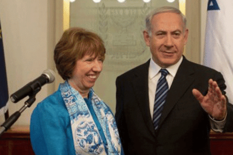 
	Benjamin Netanyahu recebe Catherine Ashton em seu gabinete, em Jerusal&eacute;m: Israel e pa&iacute;ses ocidentais acusam Ir&atilde; de tentar produzir armamento at&ocirc;mico, o que Teer&atilde; nega
 (Abir Sultan/AFP)