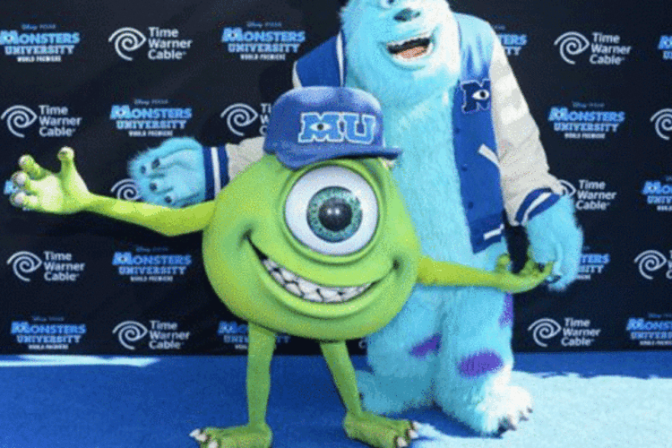 
	Pr&eacute;-estreia do filme em Hollywood: apesar de j&aacute; ter produzido sequ&ecirc;ncias, esta &eacute; a primeira vez que a Pixar lan&ccedil;a uma &quot;prequ&ecirc;ncia&quot;, ou seja, uma trama que se desenvolve antes do filme original
 (Jason Kempin/AFP)