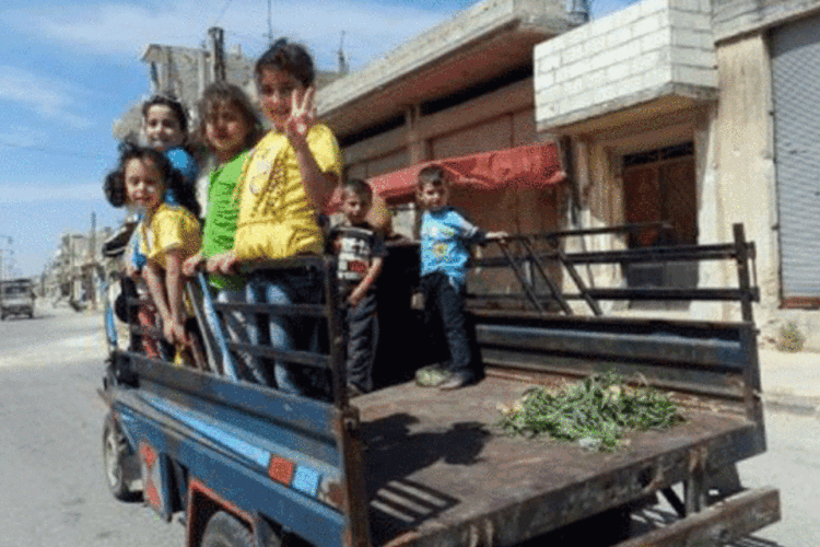 
	Crian&ccedil;as na prov&iacute;ncia s&iacute;ria de Homs: o Programa Mundial de Alimentos diz ter alcan&ccedil;ado oito comunidades em novembro que estiveram sem aux&iacute;lio por meses
 (Ho/AFP)