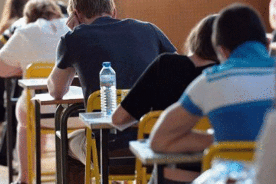 Educação protege contra crise, tabaco e obesidade, diz OCDE