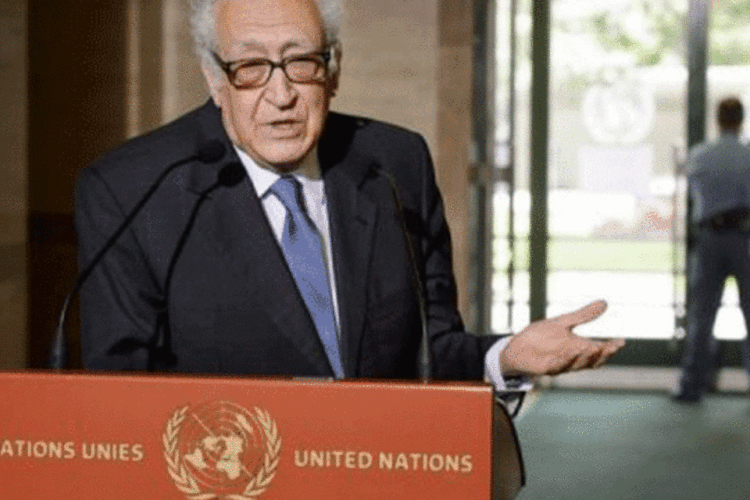 O enviado especial da ONU e da Liga Árabe para a Síria, Lakhdar Brahimi: balanço inclui 36.661 civis, 18.072 combatentes rebeldes e 25.407 membros das forças governamentais, segundo a ONG (Fabrice Coffrini/AFP)