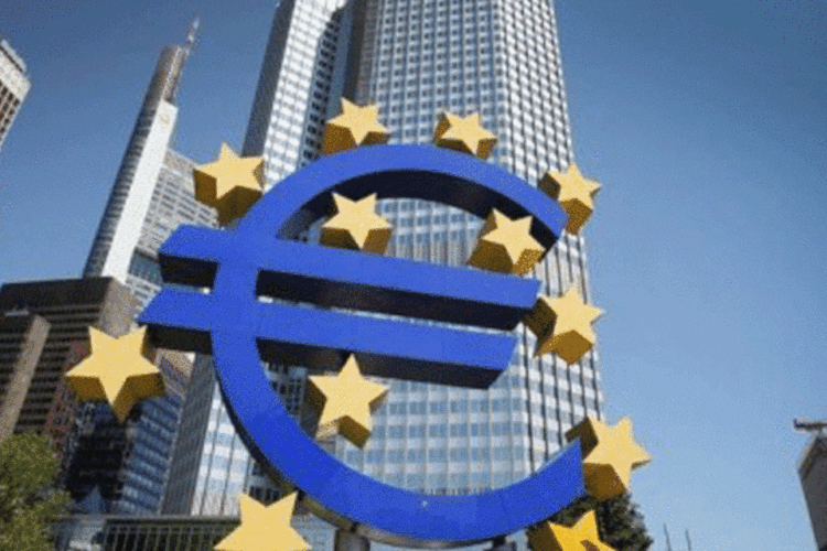 
	Sede do Banco Central Europeu: o BCE tamb&eacute;m cortou sua taxa de juros de empr&eacute;stimos marginal, a 0,75%, de 1,00%
 (Daniel Roland/AFP)