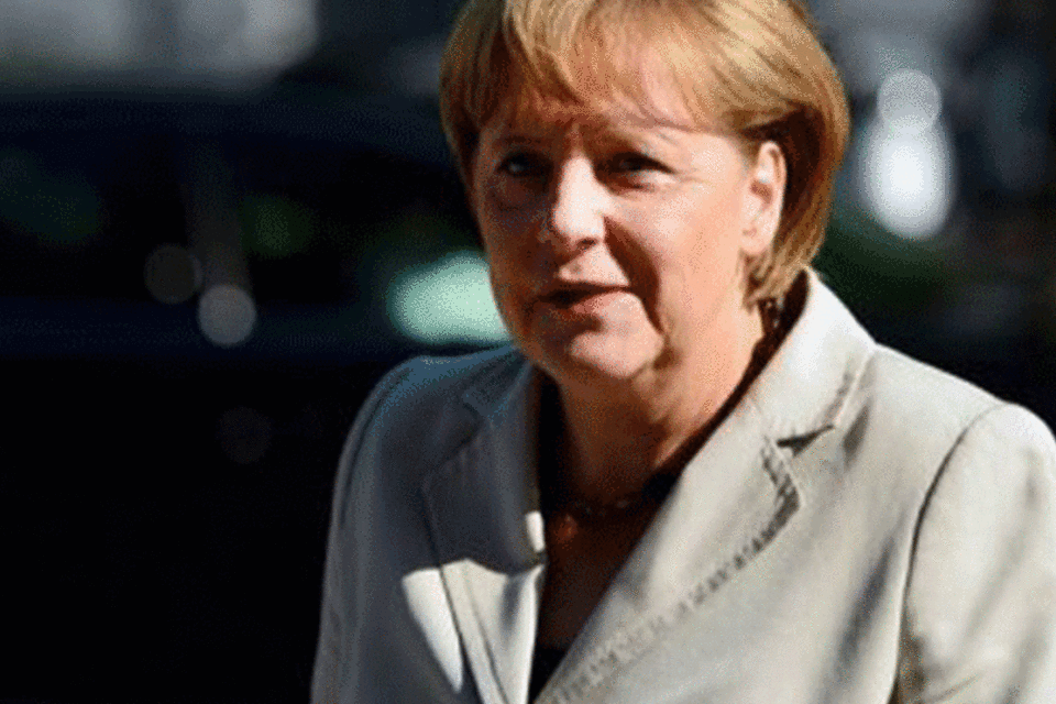 Merkel garantiu ajuda, mas com pressão para reformas