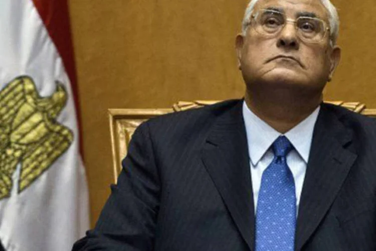 Adly Mansour: o civil escolhido pelas Forças Armadas para ocupar o posto presidencial interino prestou juramento sem saber exatamente que poderes terá (Khaled Desouki/AFP)