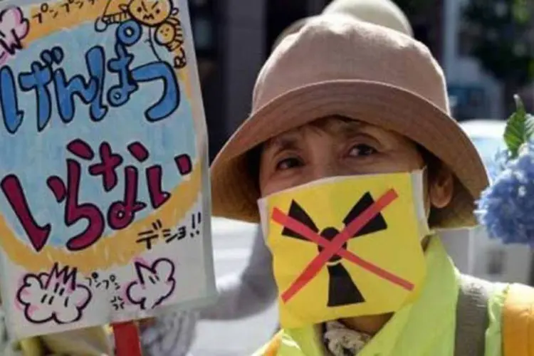 Manifestante protesta contra energia nuclear em Tóquio em 2 de junho de 2013 (Afp.com / Toshifumi Kitamura)