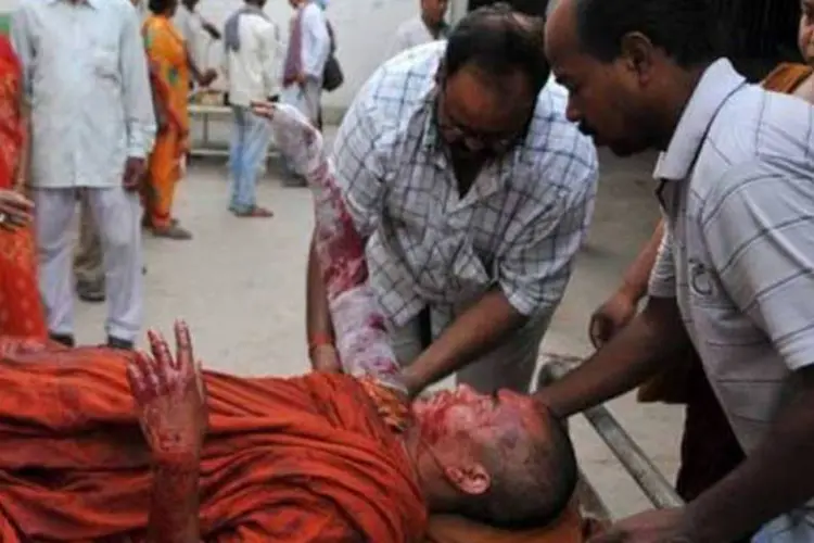 Monge budista é atendido em hospital após explosões (Afp.com)