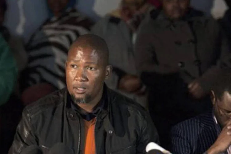 Mandla Mandela fala à imprensa em 4 de julho de 2013 (Afp.com / Stringer)