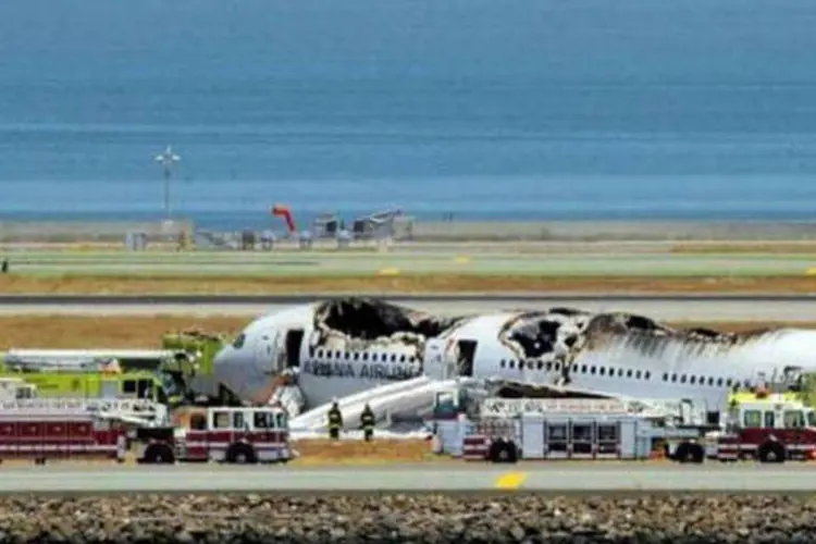 Boeing 777 da companhia sul-coreana Asiana Airlines é visto em San Francisco, 6 de julho de 2013 (Afp.com / Josh Edelson)