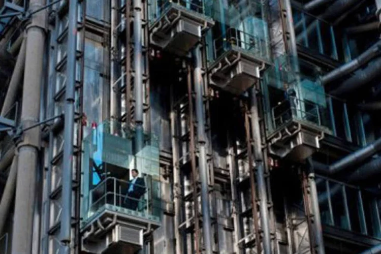 Prédio do Lloyd's, em Londres: edifício, que abriga o mercado londrino de seguros Lloyd's, tem a particularidade de que os elevadores e as tubulações são externos (Ki Price/AFP)
