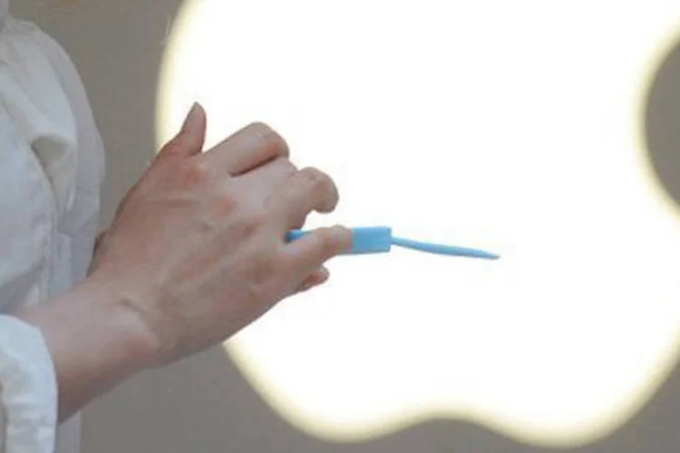 Símbolo da Apple em loja de Xangai: irmã da vítima adverte aos usuários do iPhone para jamais atenderem chamadas com o aparelho ligado à tomada (Peter Parks/AFP)
