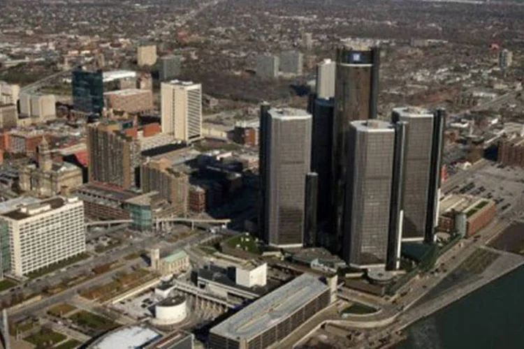 
	Pr&eacute;dio da GM &eacute; visto em Detroit, Michigan: cidade j&aacute; foi a quarta maior dos EUA, mas perdeu metade de sua popula&ccedil;&atilde;o desde 1950, expulsa pela viol&ecirc;ncia de gangues armadas e em busca de melhores oportunidades devido &agrave; crise na ind&uacute;stria automobil&iacute;stica
 (Spencer Platt/AFP)
