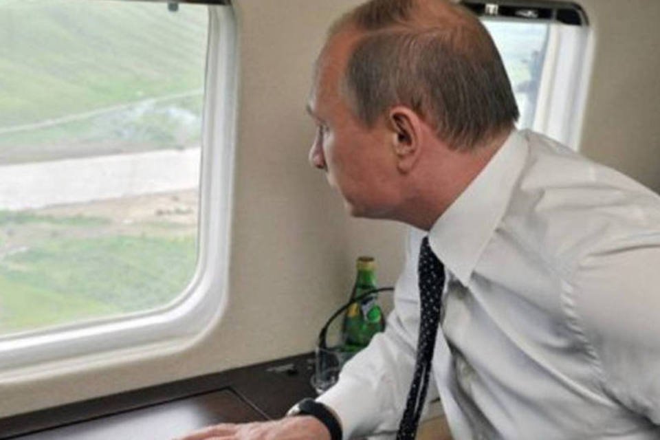 Putin irá viajar ao Irã para impulsionar programa nuclear