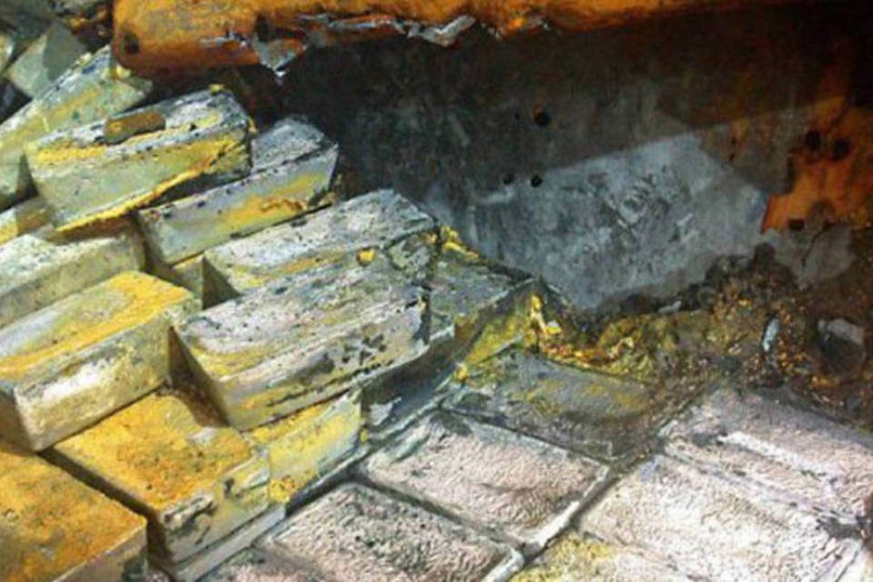 Mais de 1.500 lingotes de prata de 1941 são retirados do mar