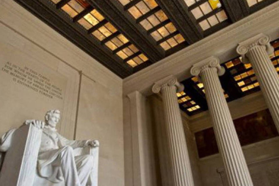 Memorial de Abraham Lincoln em Washington é alvo de vândalos