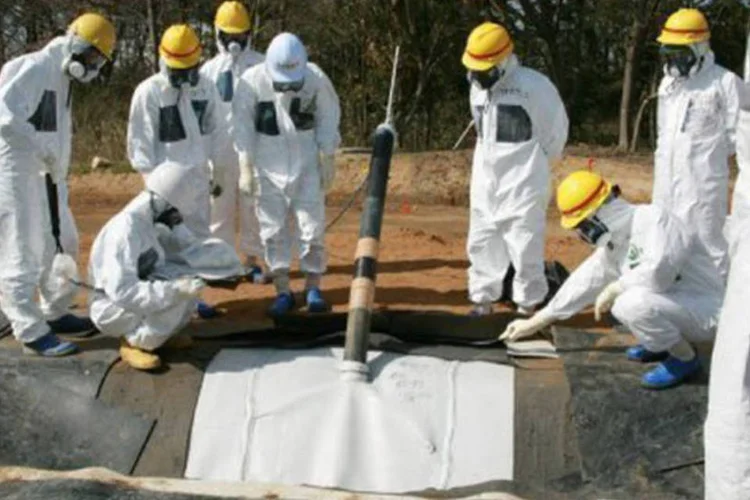 
	Funcion&aacute;rios da Tepco: a KLP, que det&eacute;m um total de 375 bilh&otilde;es de coroas norueguesas em ativos, vendeu todos os seus 8 milh&otilde;es de coroas em a&ccedil;&otilde;es na Tepco nas &uacute;ltimas semanas
 (AFP)