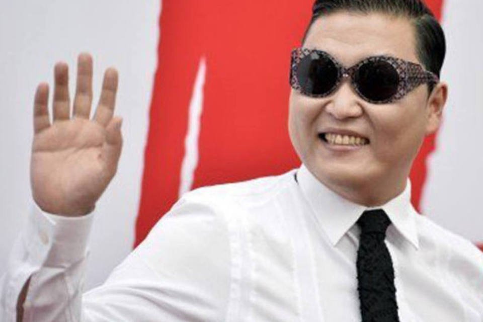 Psy participa da estréia da Summit Entertainment "RED 2" em Westwood Village, em Los Angeles: "três músicas já prontas e elas são bem legais", anunciou o cantor em sua conta no Twitter (Frazer Harrison/AFP)