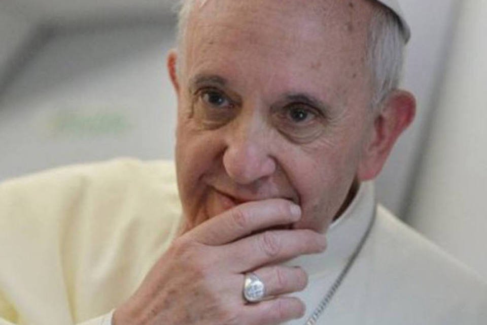 Papa se reúnira amanhã com "G8 de cardeais"