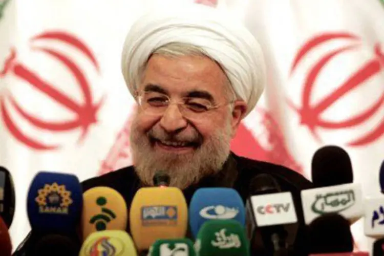 
	O novo presidente iraniano, Hassan Rohani: no entanto, o lema n&atilde;o gera uma boa imagem para um Ir&atilde; que, desde a elei&ccedil;&atilde;o de Rohani em junho, tenta se conciliar com o mundo&nbsp;
 (Behrouz Mehri/AFP)