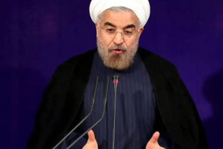 O presidente do Irã, Hasan Rohani: "o governo insiste em seus direitos nucleares, de acordo com as regras internacionais. Nós não vamos desistir dos direitos de nossa nação, mas somos a favor do diálogo", afirmou (Atta Kenare/AFP)